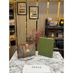  Gucci Gg Shoulder Bag