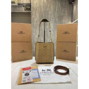 Coach Mollie Signature