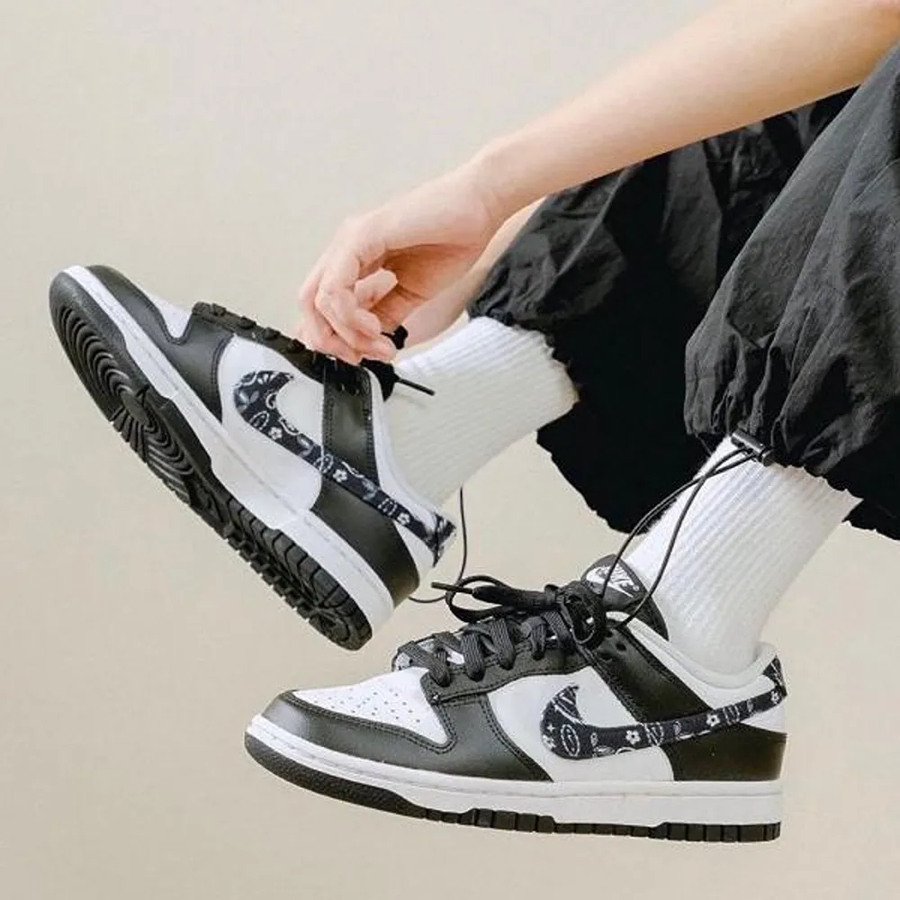 Luxurious Nike Dunk Low Shoes Black For Women (SW989) - Image 2